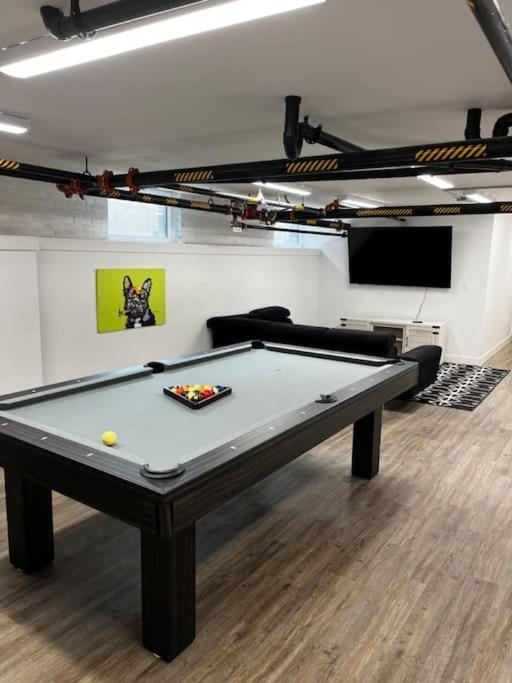 Trendy Loft Escape With Pool Table Bring Your Pets Apartment Columbus Bagian luar foto